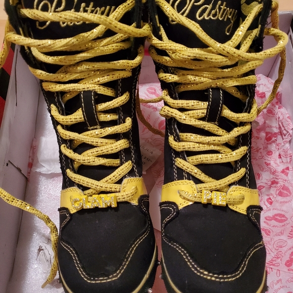 Boots - Picture 5 of 6